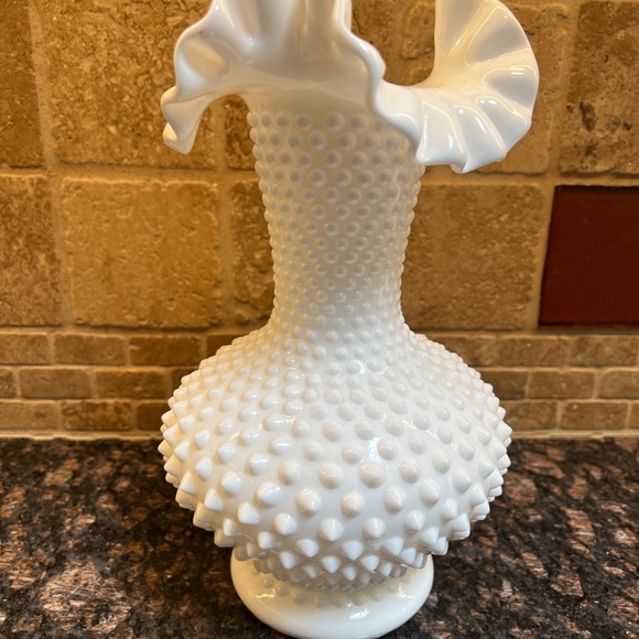 Large Vintage Fenton Hobnail Milk Glass Vase - Picture 3 of 6